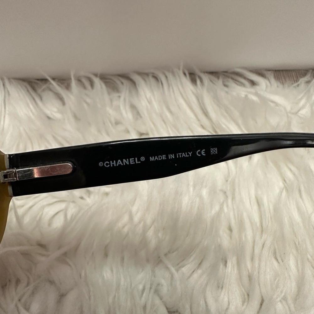Chanel sunglasses - Picture 3 of 5